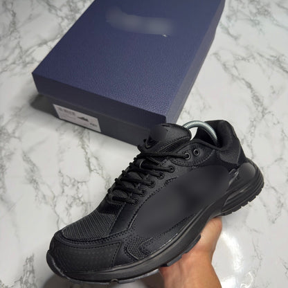 B3 trainers